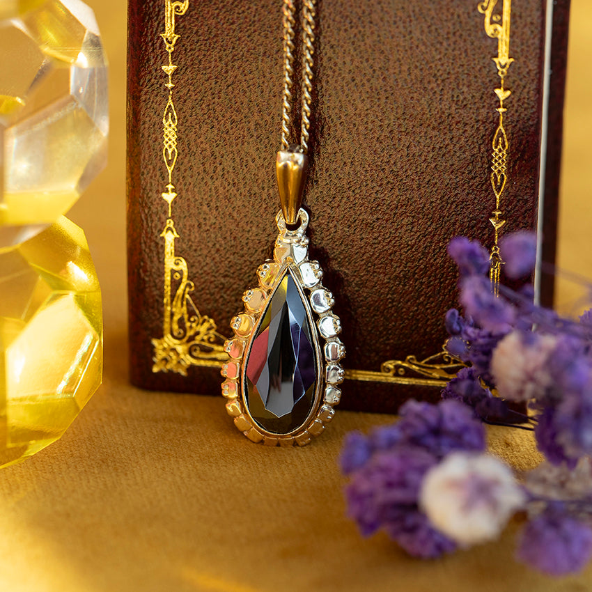 14 kt gold pendant with hematite
