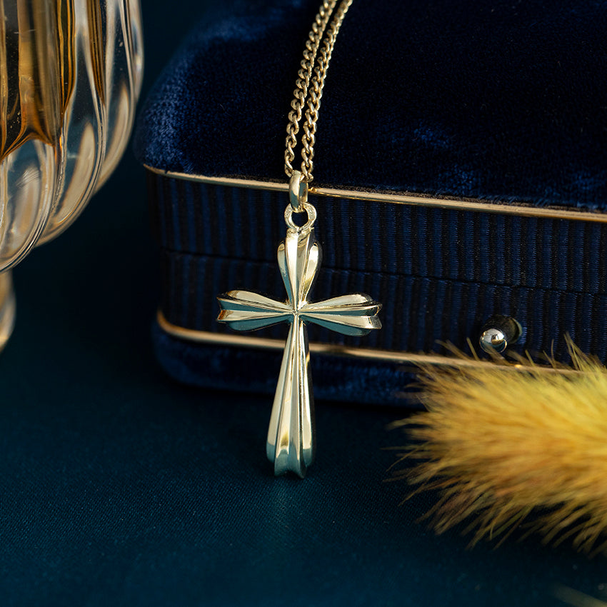 14 kt gold cross pendant