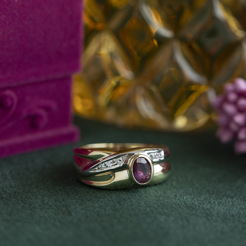 Gold ring with ruby and diamond 18 kt