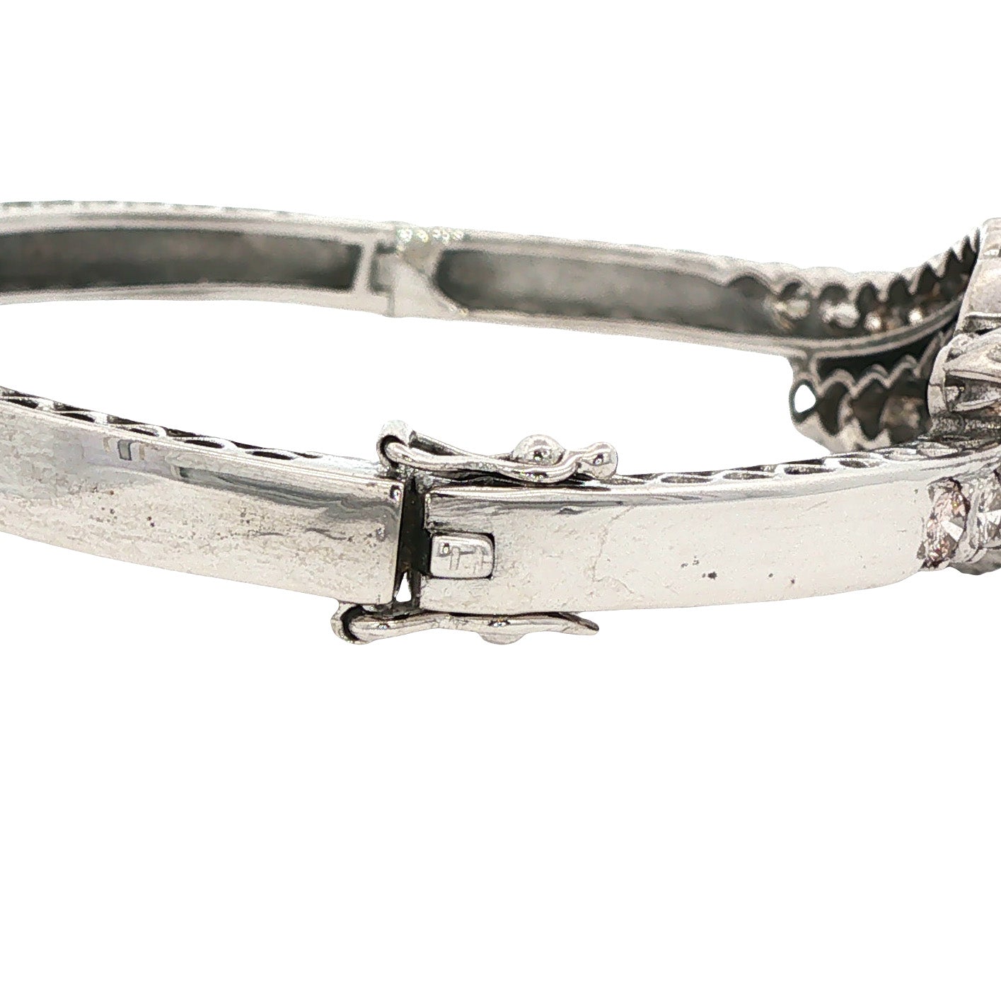 14 kt vintage white gold bangle with diamond