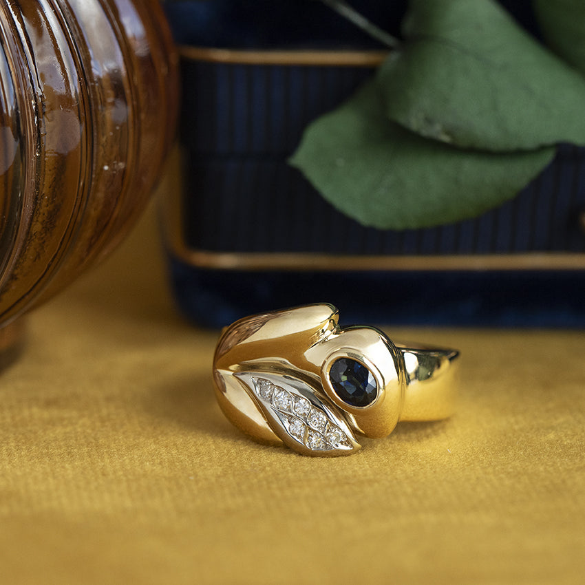 Gold ring with sapphire and diamond 18 kt