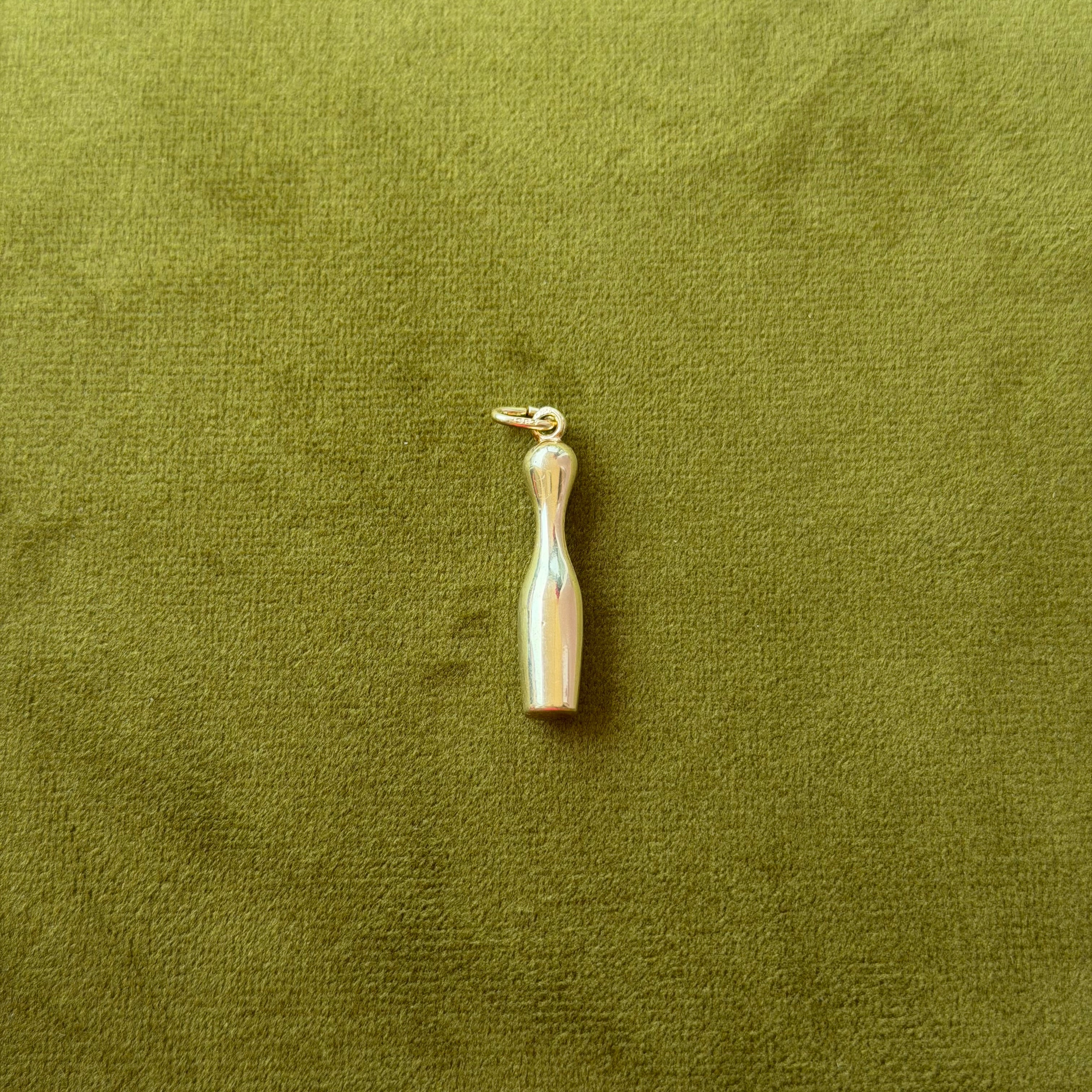 14 kt gold vintage bowling pin pendant