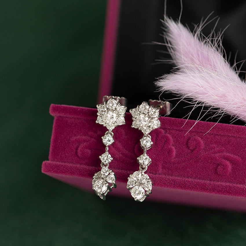 Vintage 18 kt white gold earrings with diamond