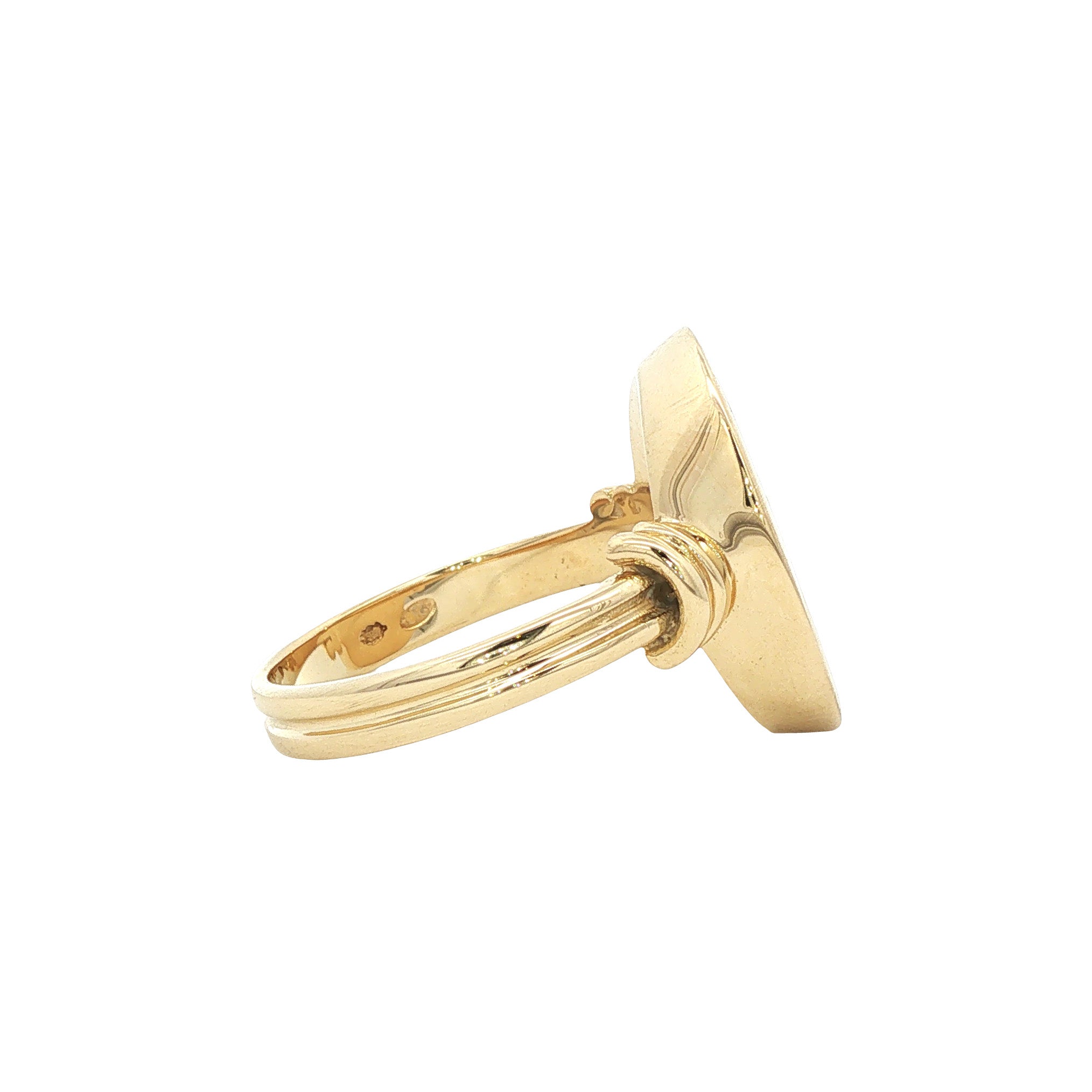 14 kt gold vintage ring with a blue low-set stone