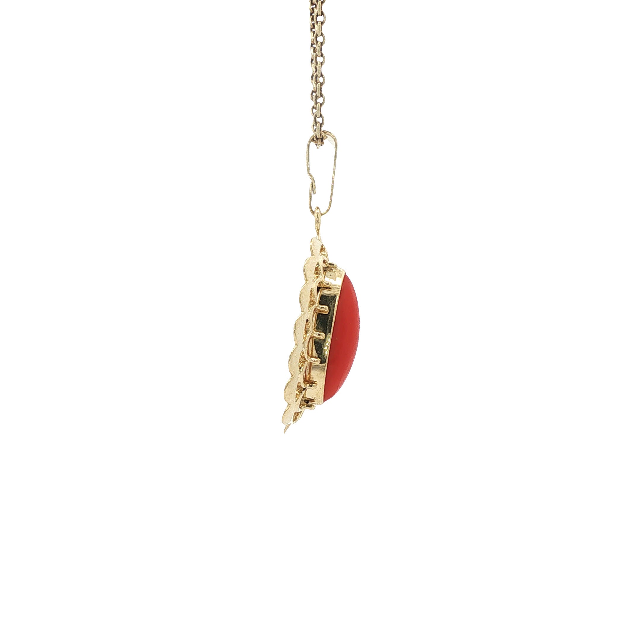 Vintage 14 kt gold pendant with blood coral