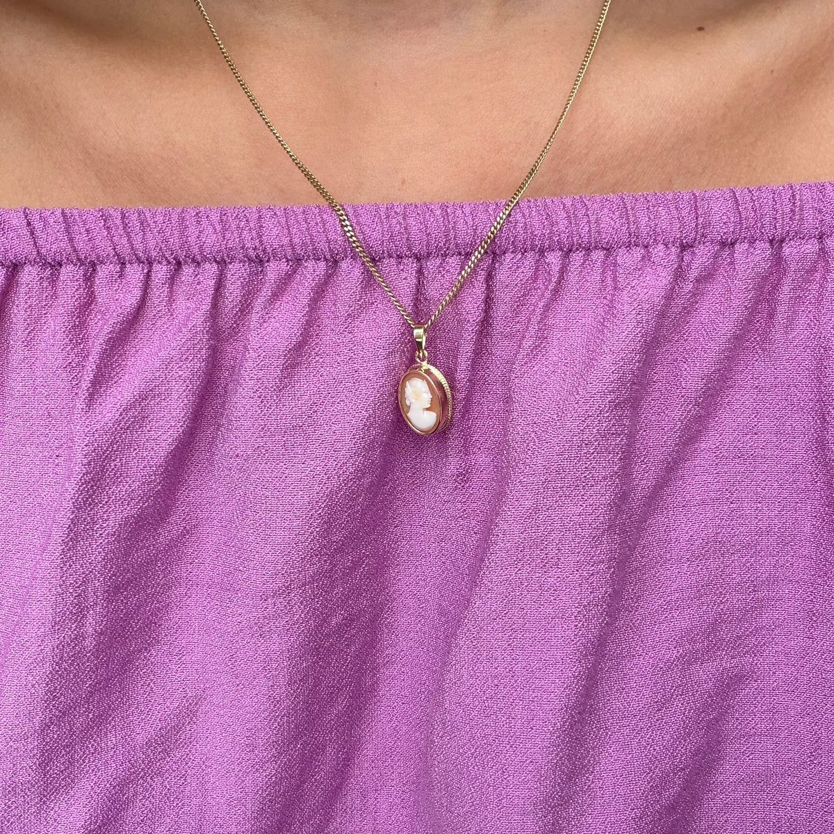 Vintage gold pendant with cameo, 14 kt