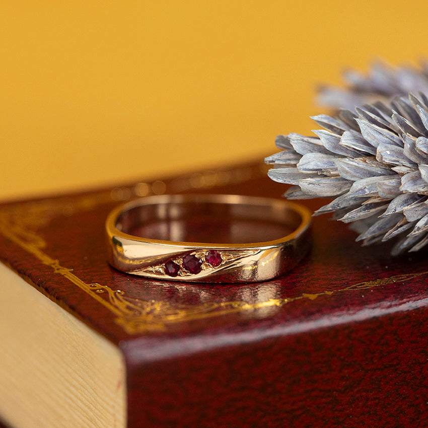 Gold ring with ruby 18 kt