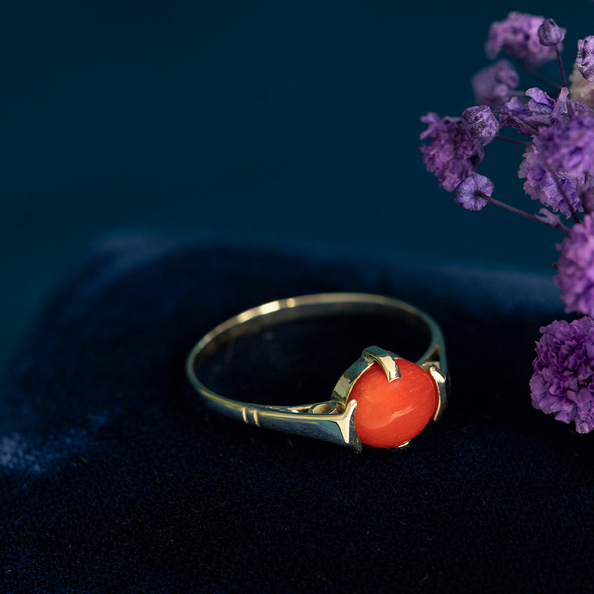 Gouden vintage ring met bloedkoraal 14 kt