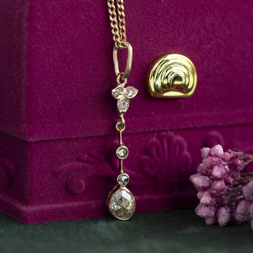Rose gold pendant with rose-cut diamond, 12 kt