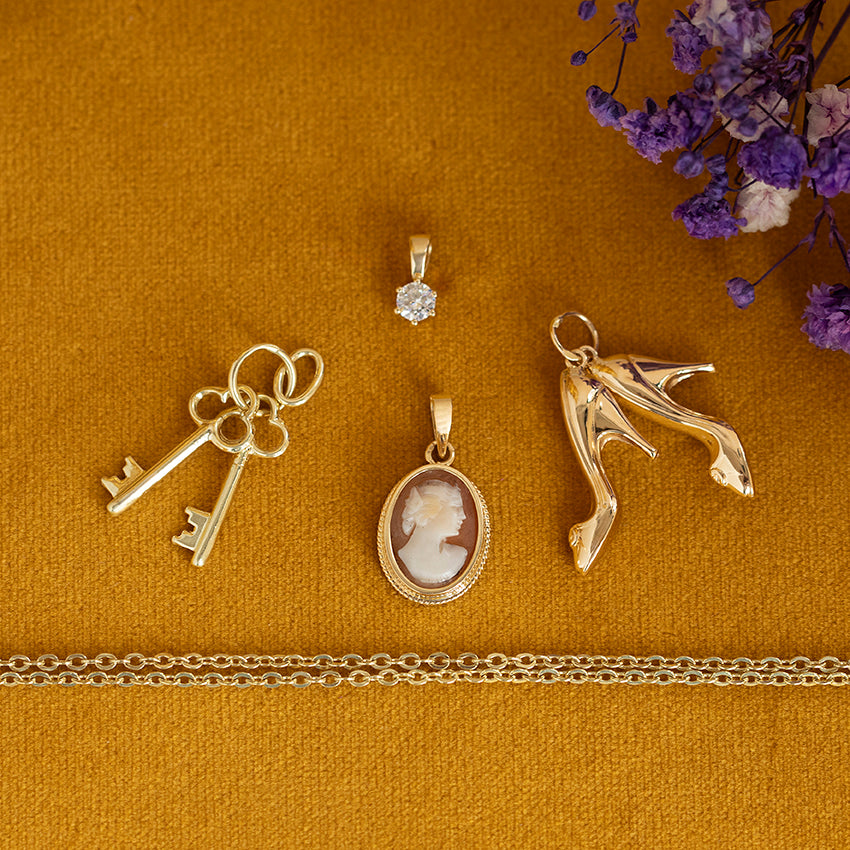 Gouden vintage hakken hanger 14 kt