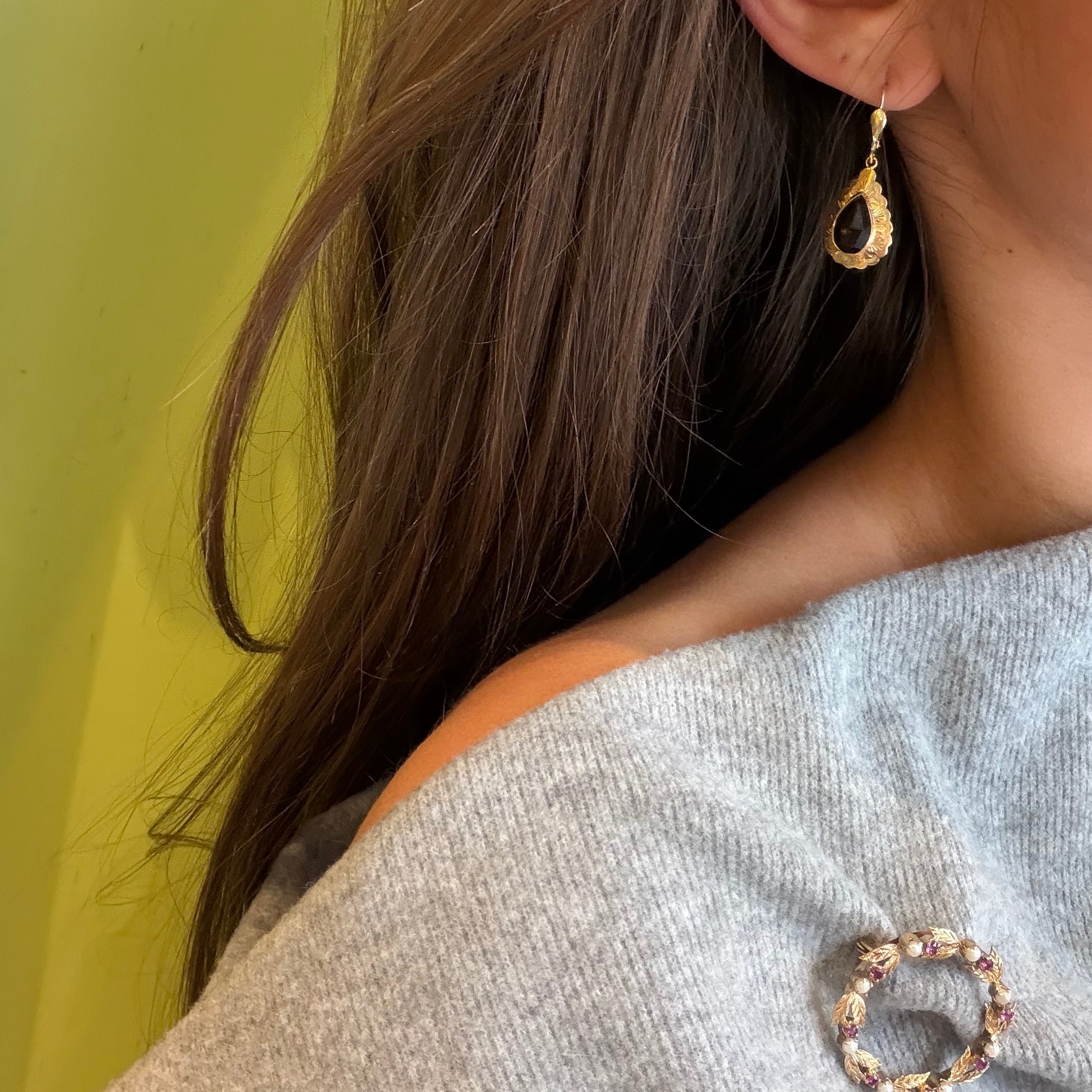 Vintage 14 kt gold drop earrings with garnet