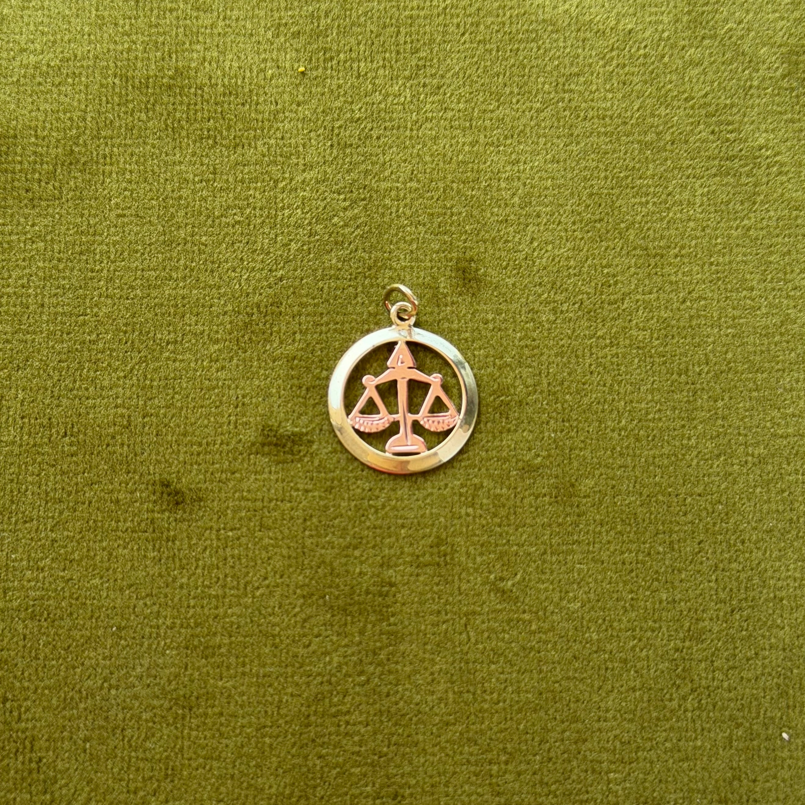 Bicolour vintage Libra zodiac pendant 9 kt