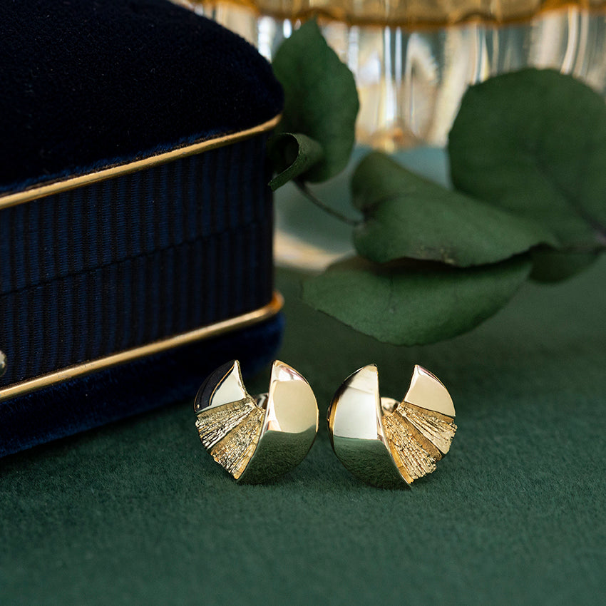 Gouden vintage fantasie oorstekers 14 kt