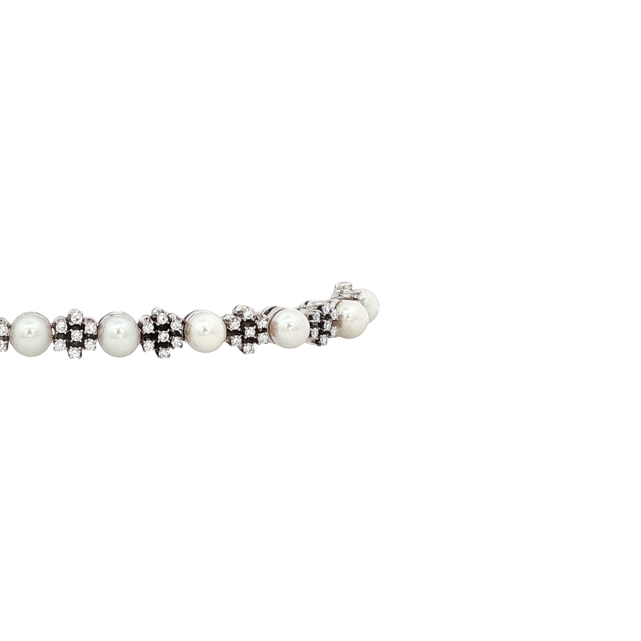 18 kt white gold bracelet with a diamond and a pearl
