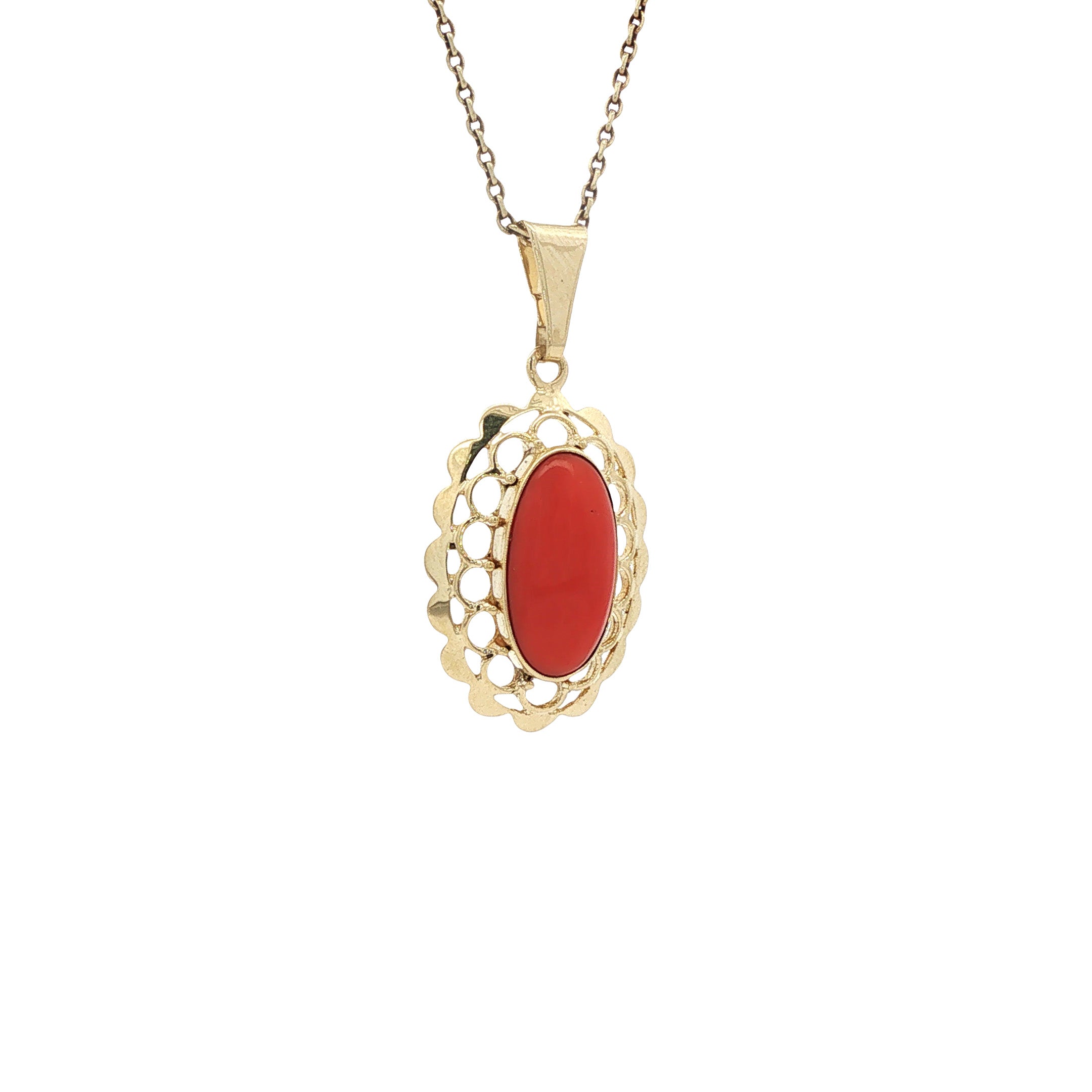 Vintage 14 kt gold pendant with blood coral