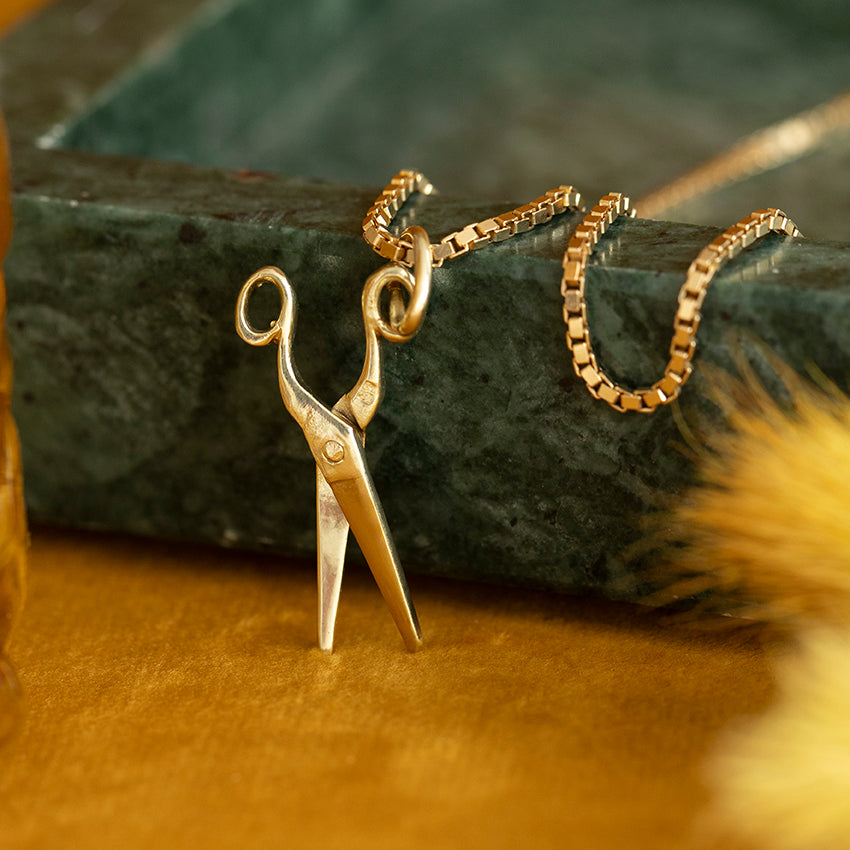 14 kt gold scissors pendant