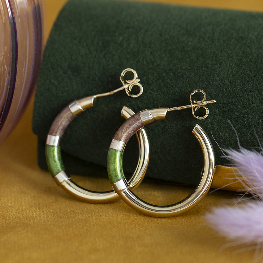 Gold stud earrings with enamel 14 kt