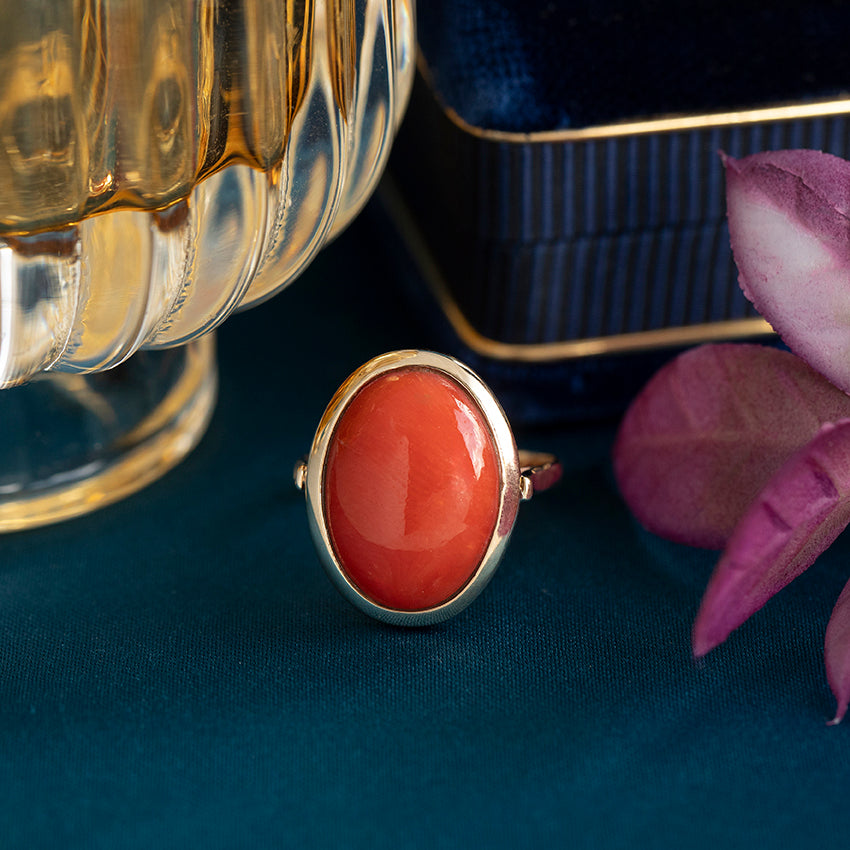 Vintage gold ring with blood coral, 14 kt