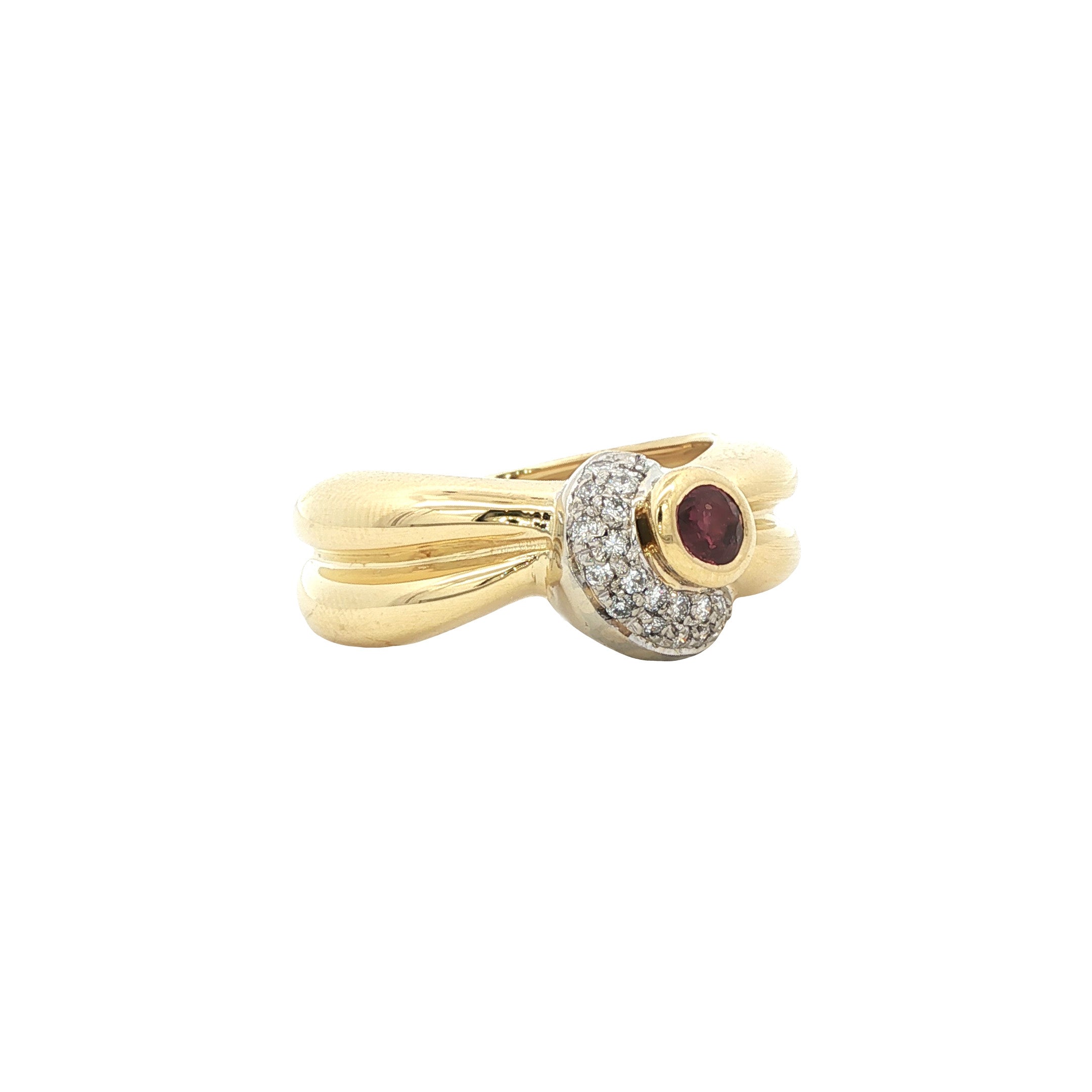 18 kt gold ring with ruby and diamond