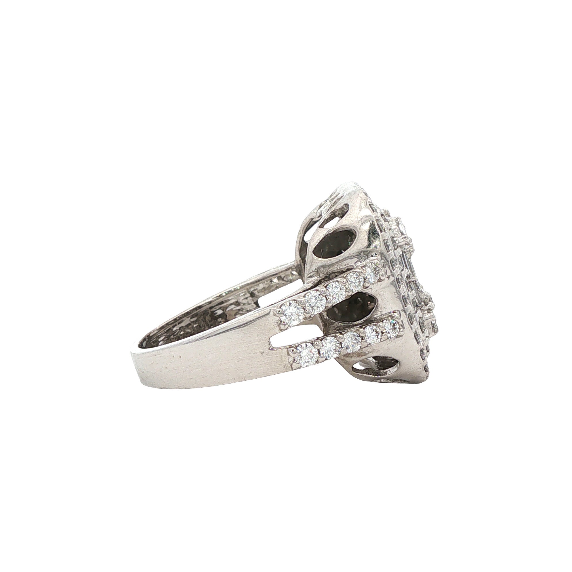 Vintage white gold ring with diamond, 18 kt