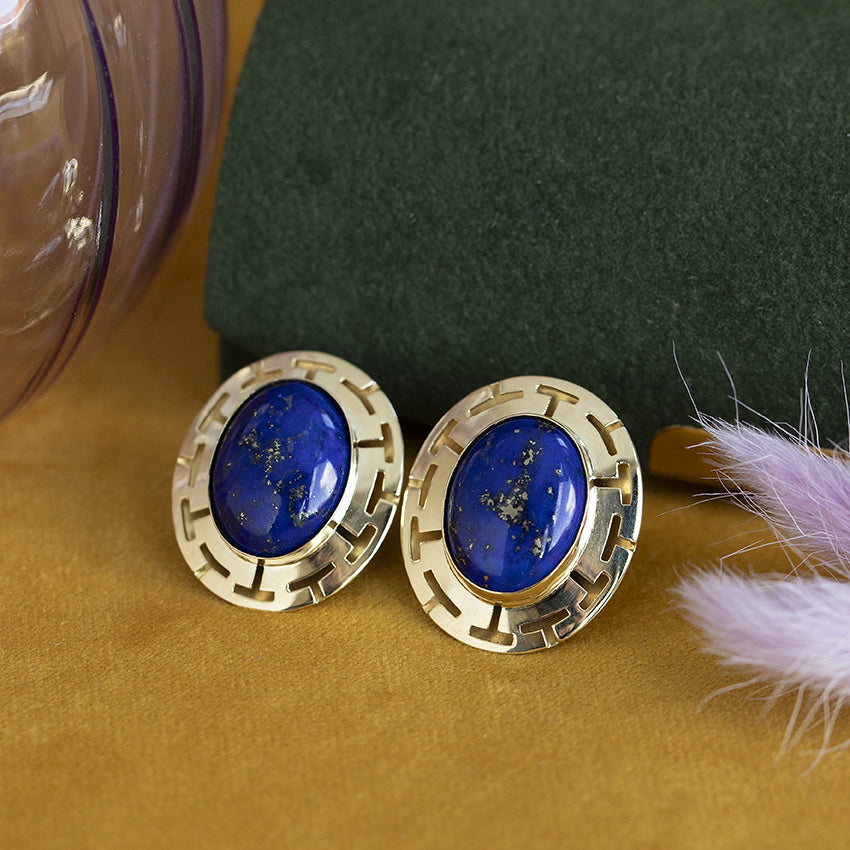 Vintage 14 kt gold stud earrings with lapis lazuli.