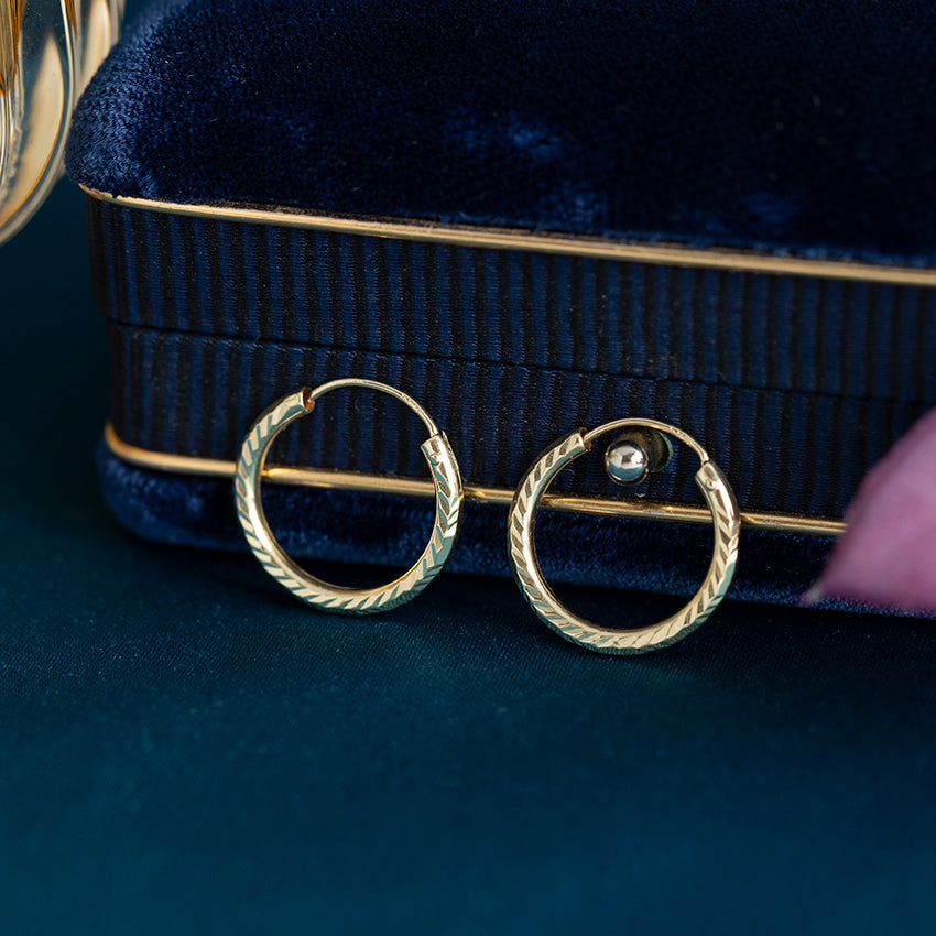 Gouden vintage fantasie oorringen 14 kt