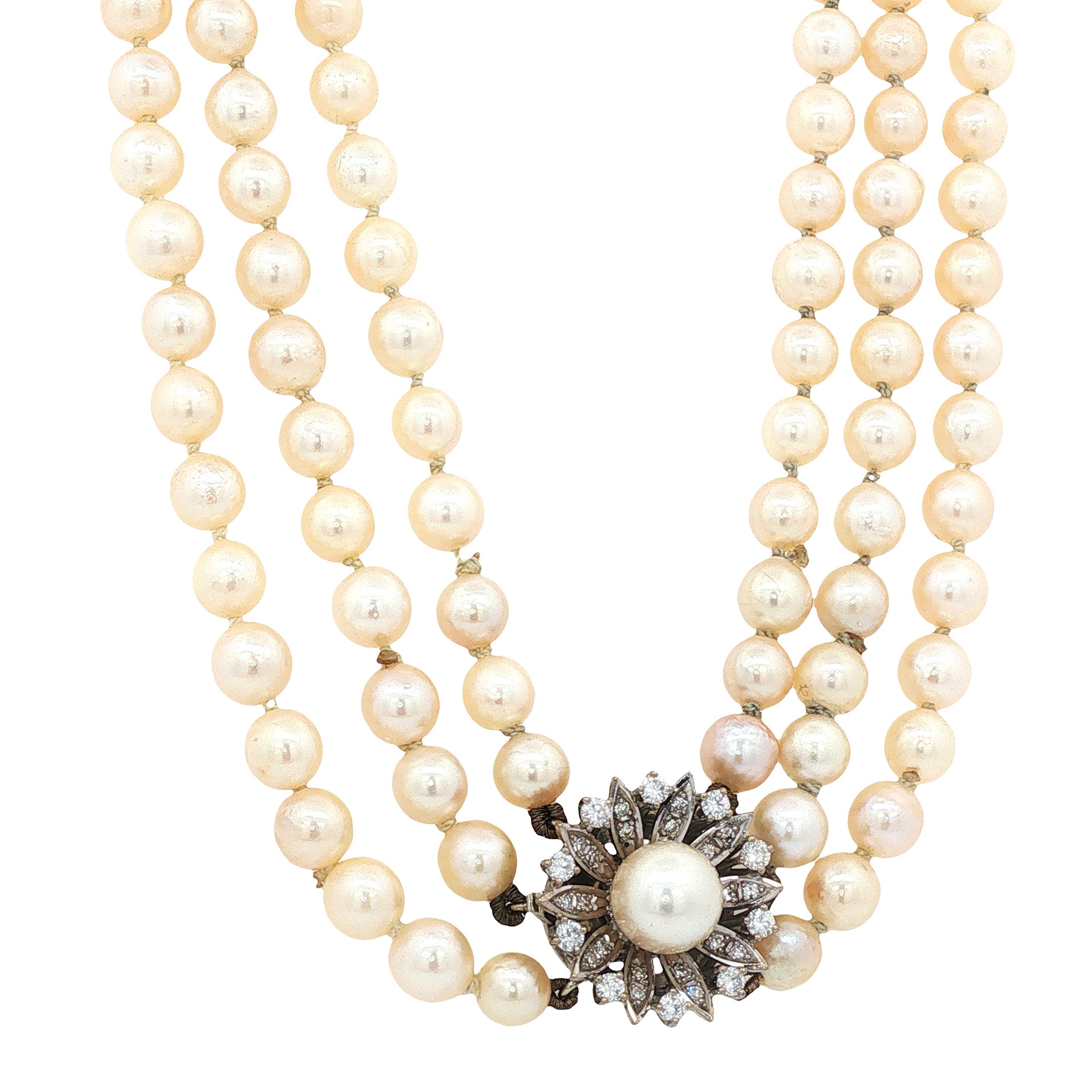 Vintage pearl necklace with white gold clasp set with a diamond and a pearl, 18 kt