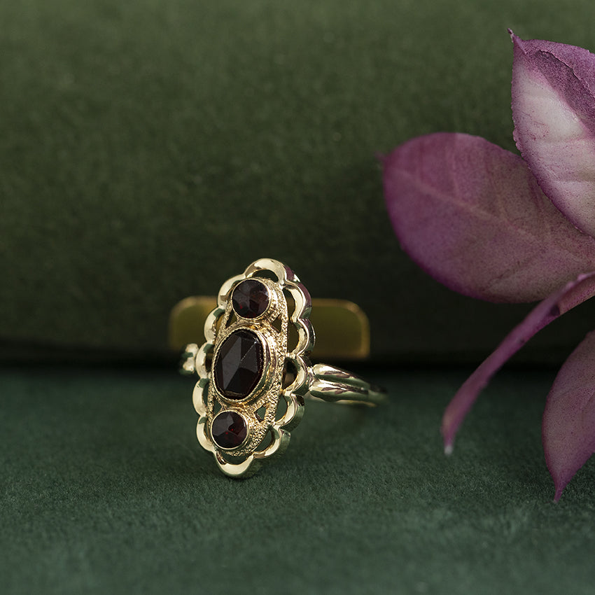 Gouden ring met granaat 14 kt