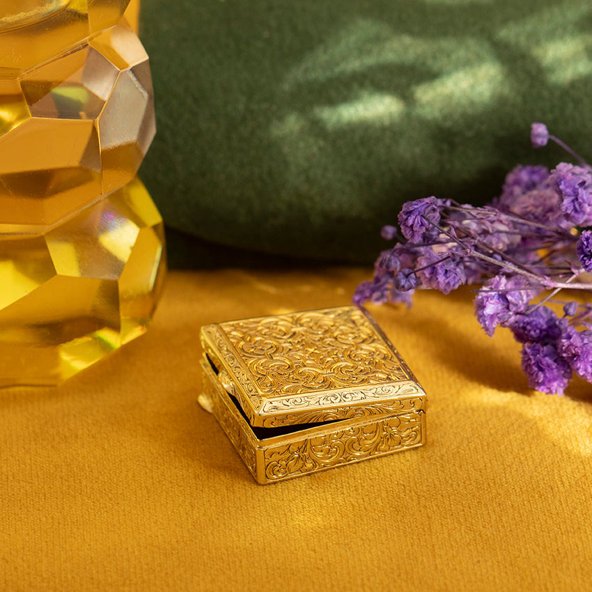 Vintage 18 kt gold box