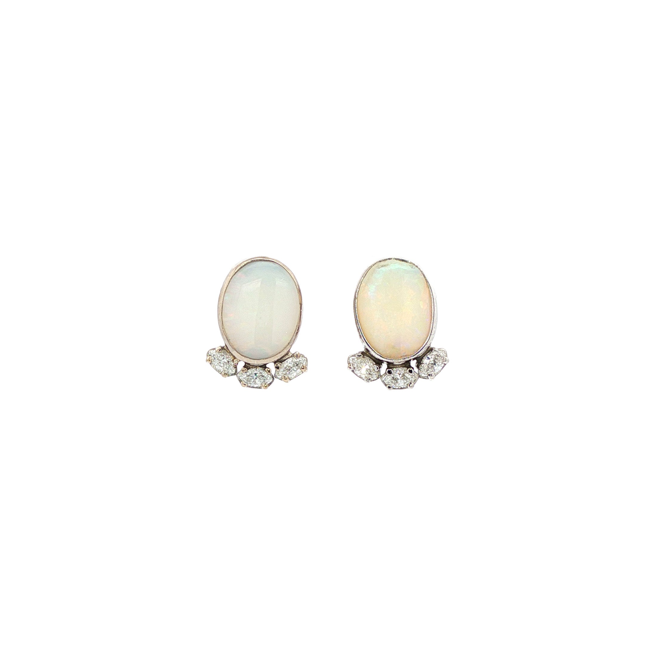 Vintage 14 kt white gold drop earrings with opal and diamond