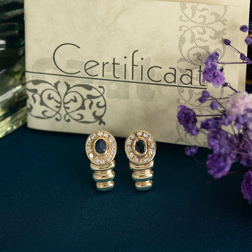 Gouden vintage oorstekers met saffier en diamant 14 kt