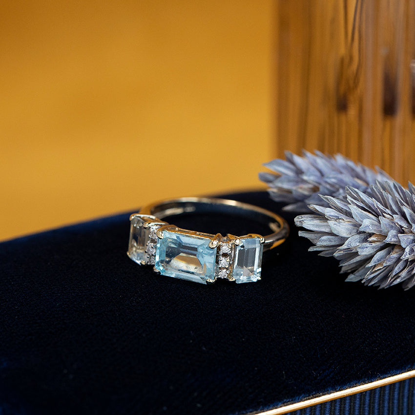 Gold ring with topaz and diamond 14 kt