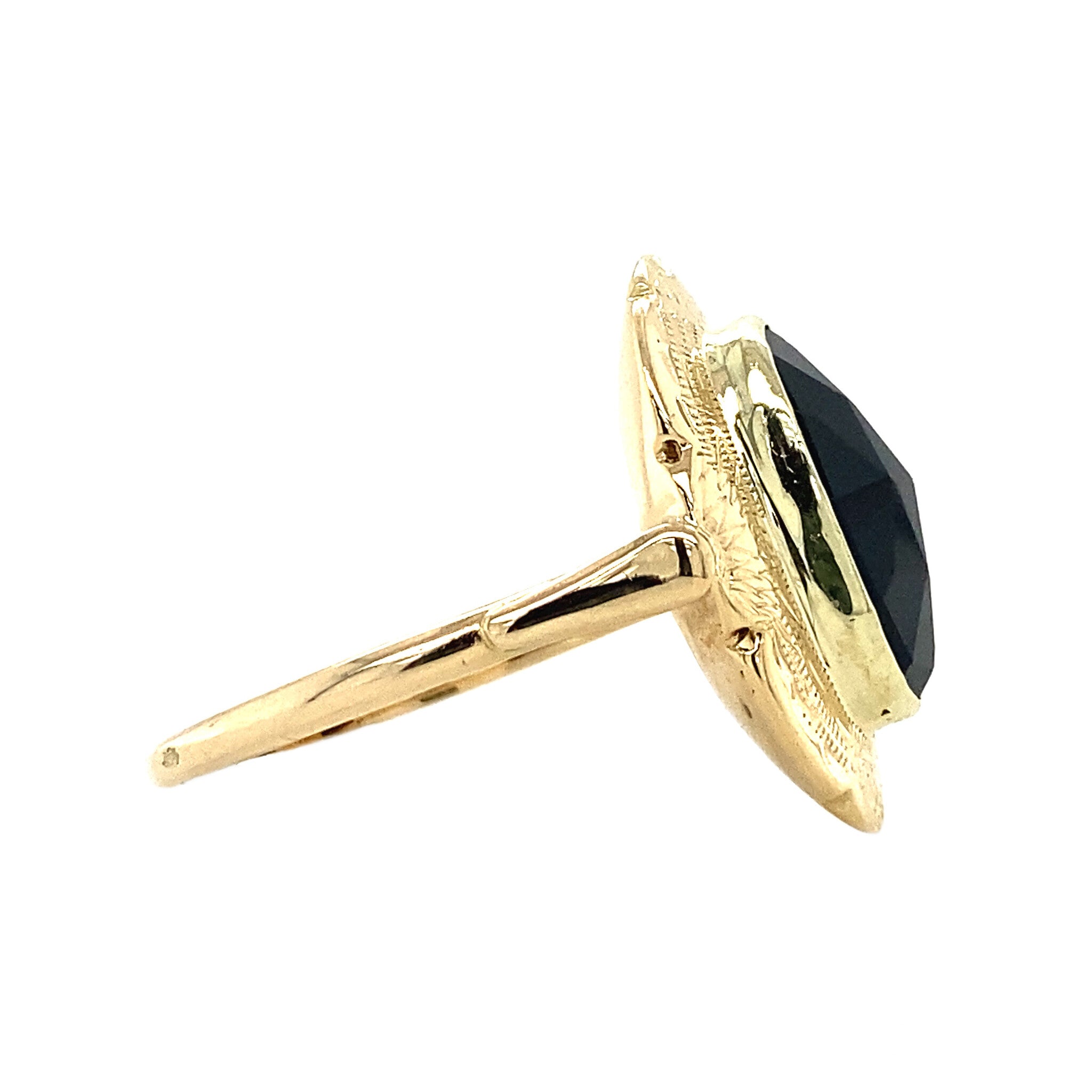 Gold ring with garnet, 14 kt