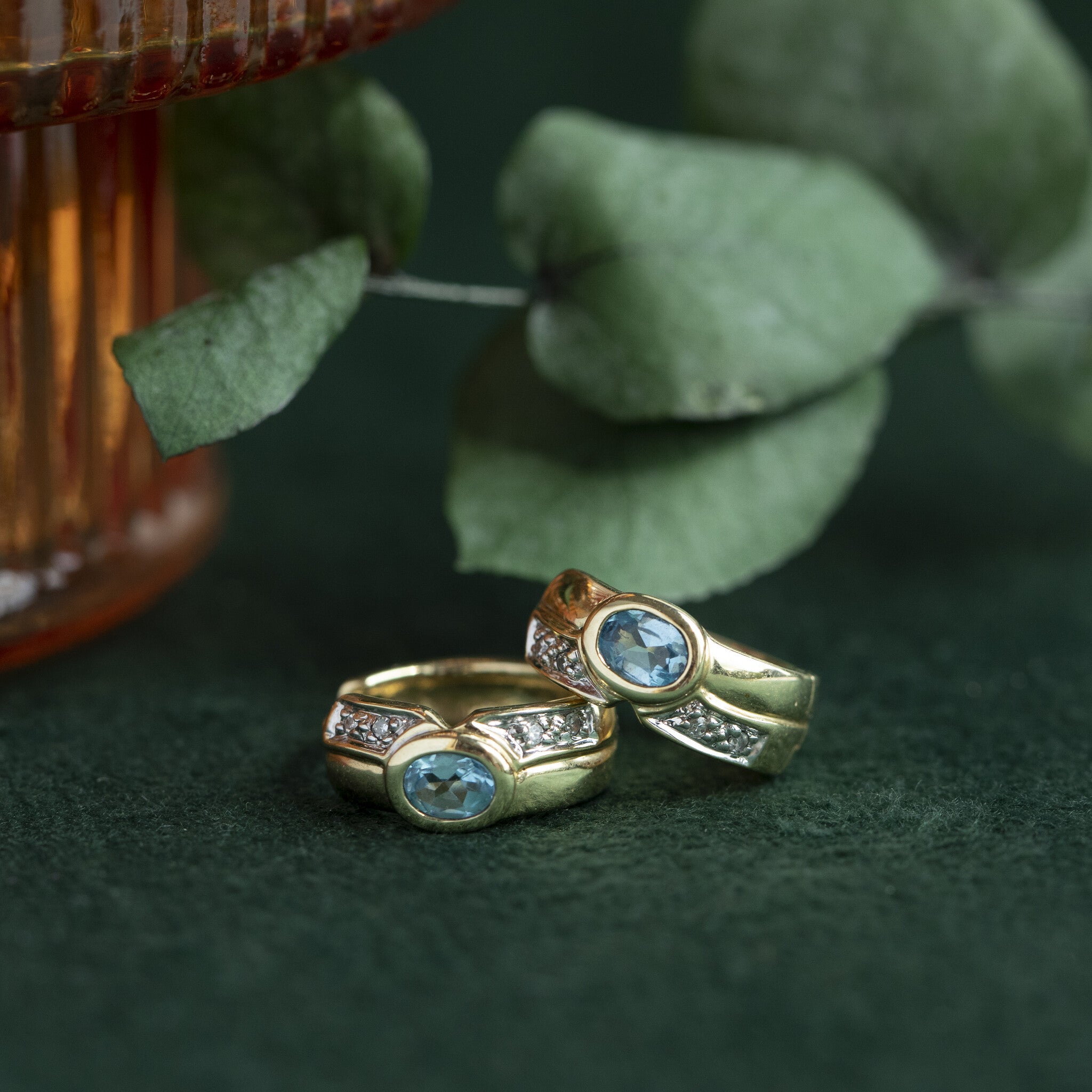Gold hoop earrings with diamond and topaz, 14 kt