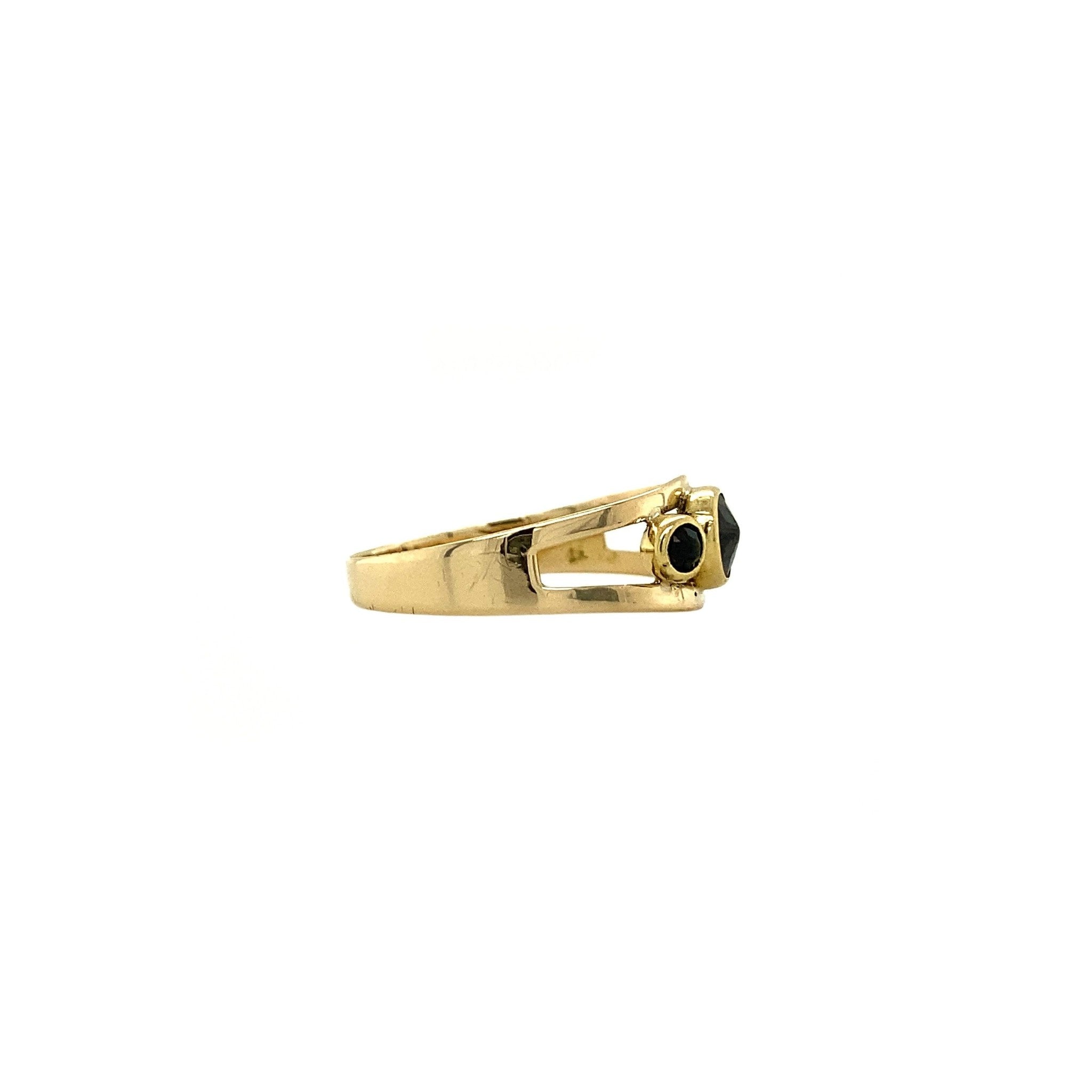 14 kt gold ring with garnet