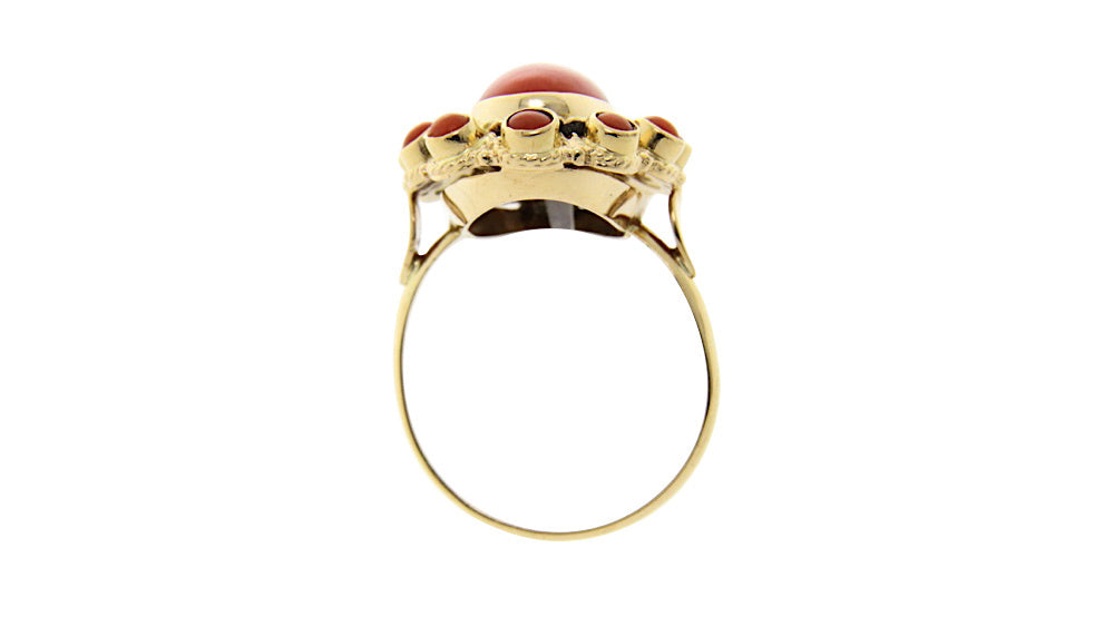 Gouden entourage ring met bloedkoraal 14 krt