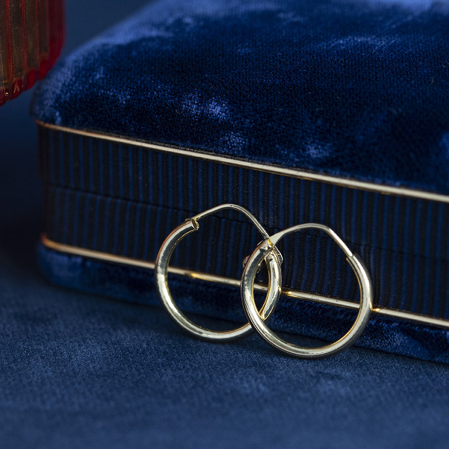 Vintage smooth 18 kt gold hoop earrings