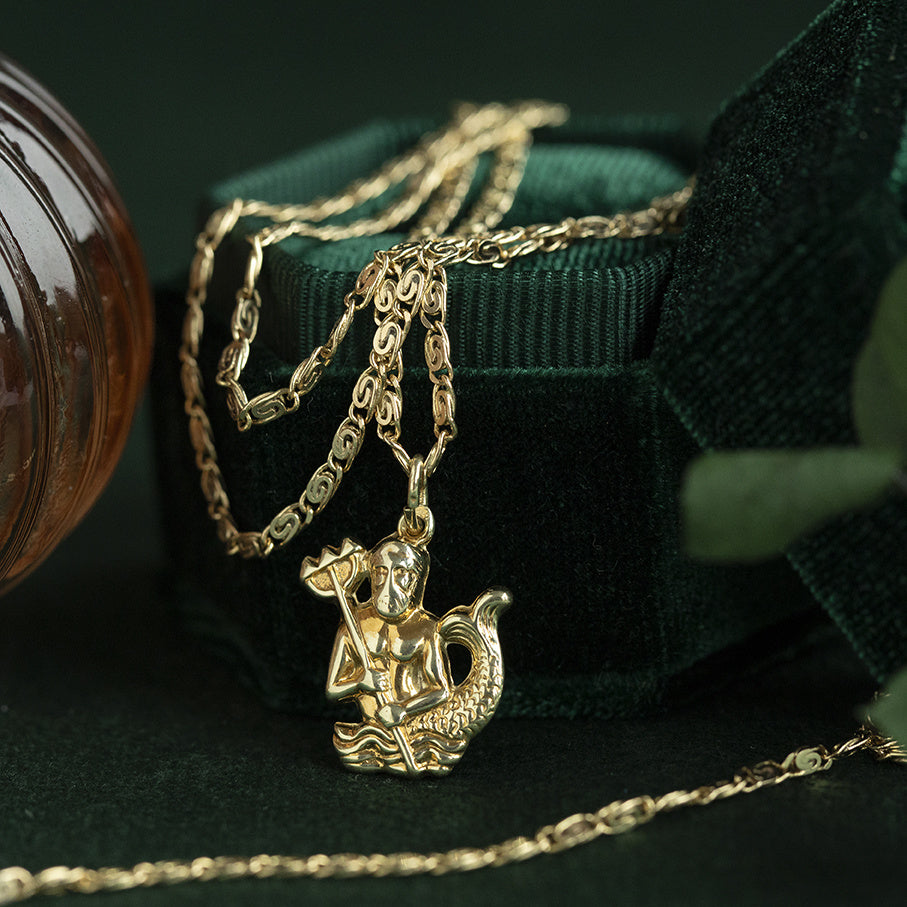 Vintage 14 kt gold Neptune pendant