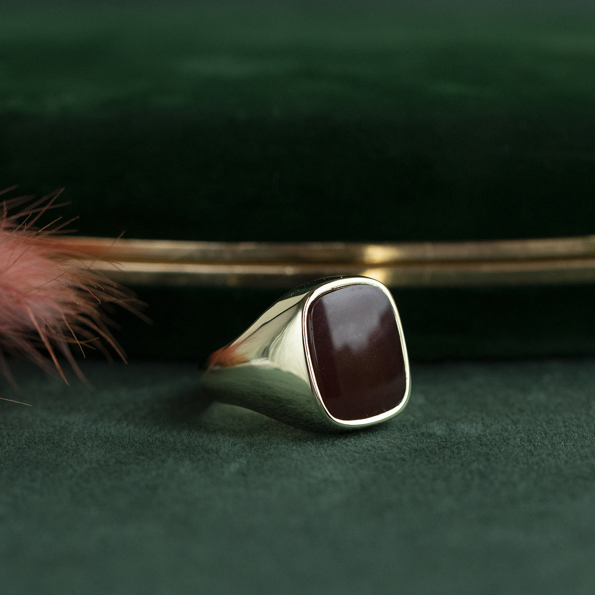 Gold signet ring with carnelian, 14 kt