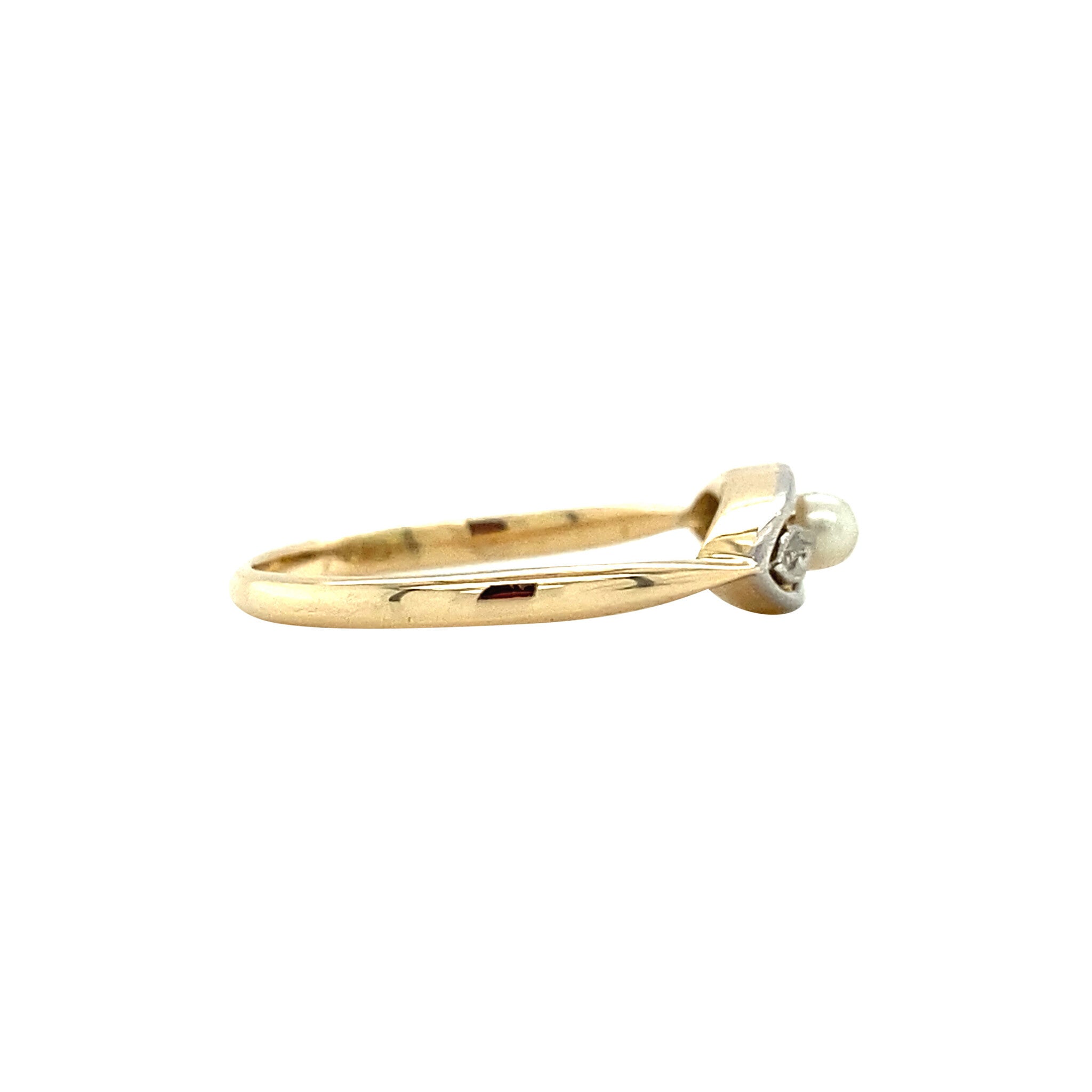 14 kt gold ring with pearl and diamond