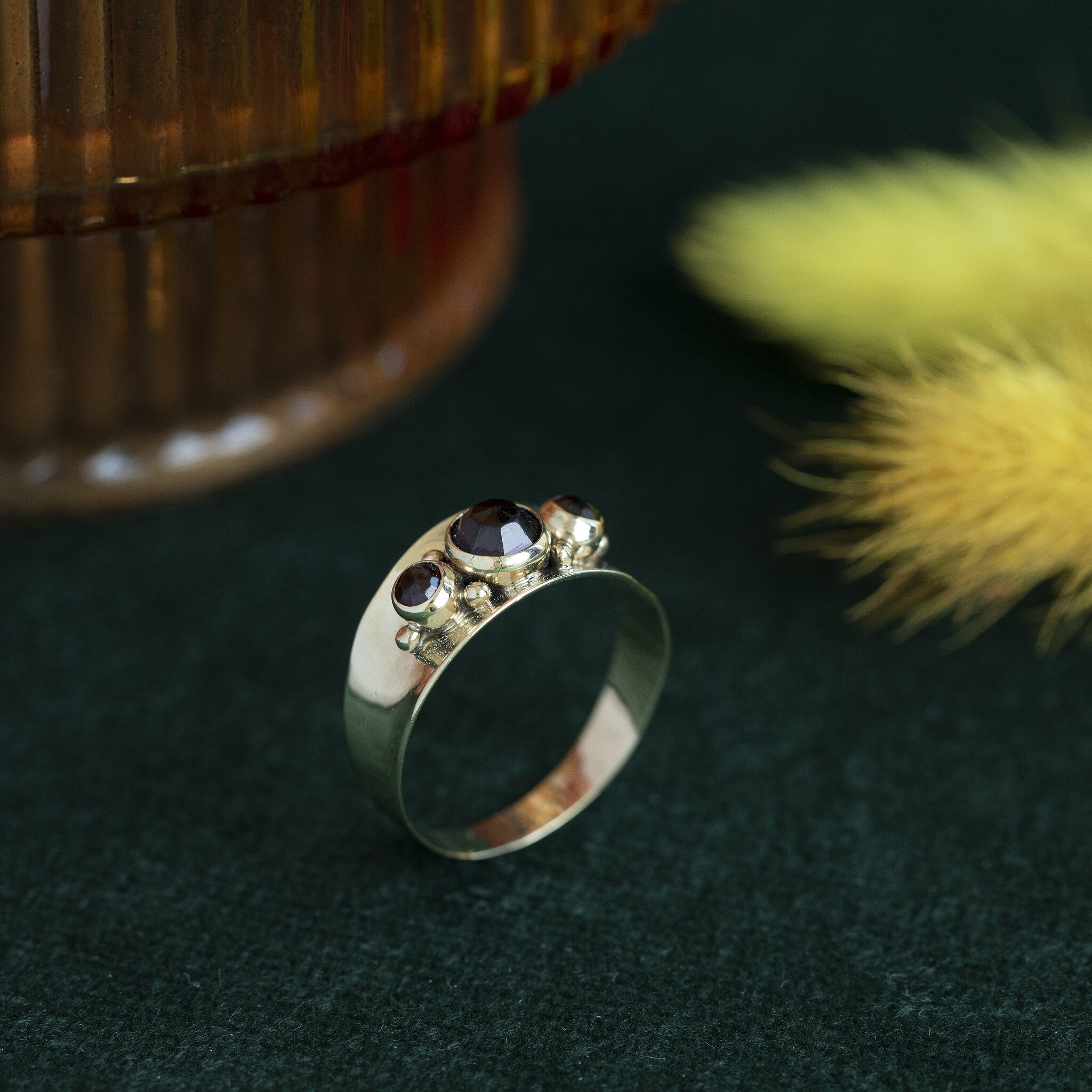 Ring met granaat 8 krt