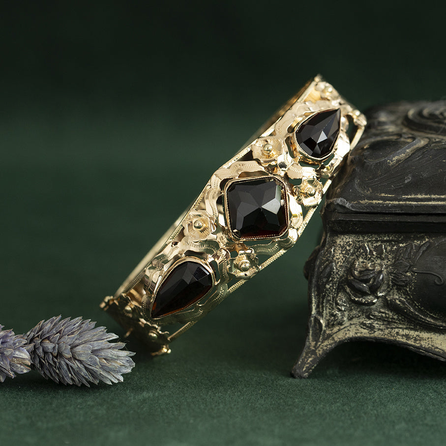 Gouden vintage bangle met granaat 14 krt