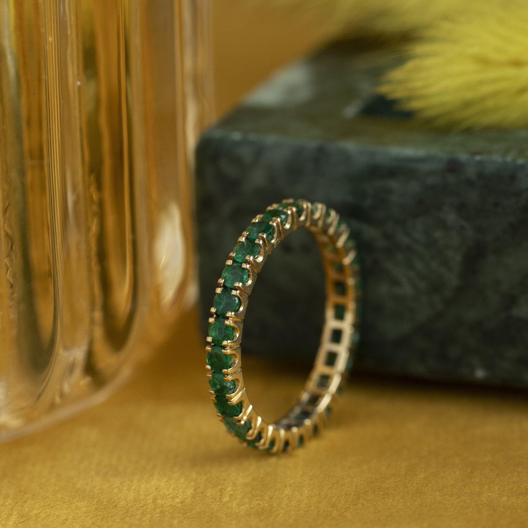 Gold alliance ring with natural emerald 18 krt