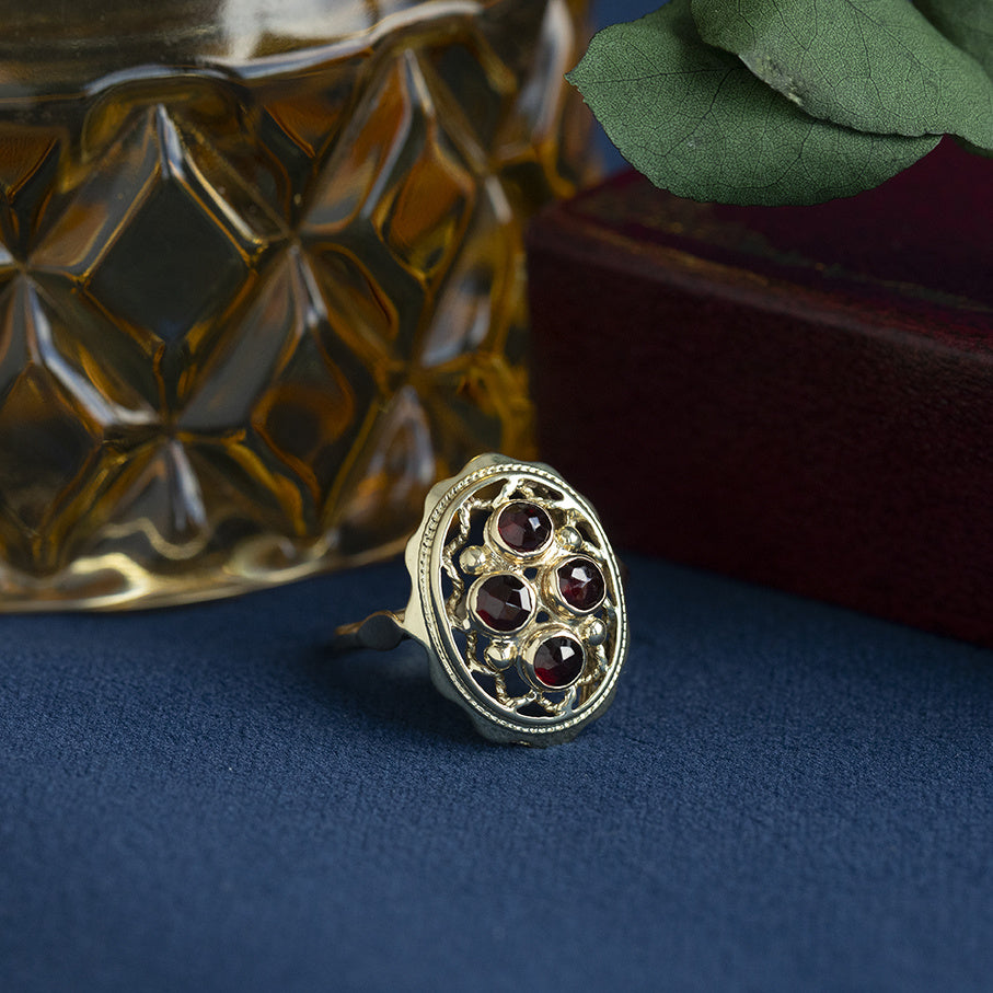 Vintage gold ring with garnet, 14 kt