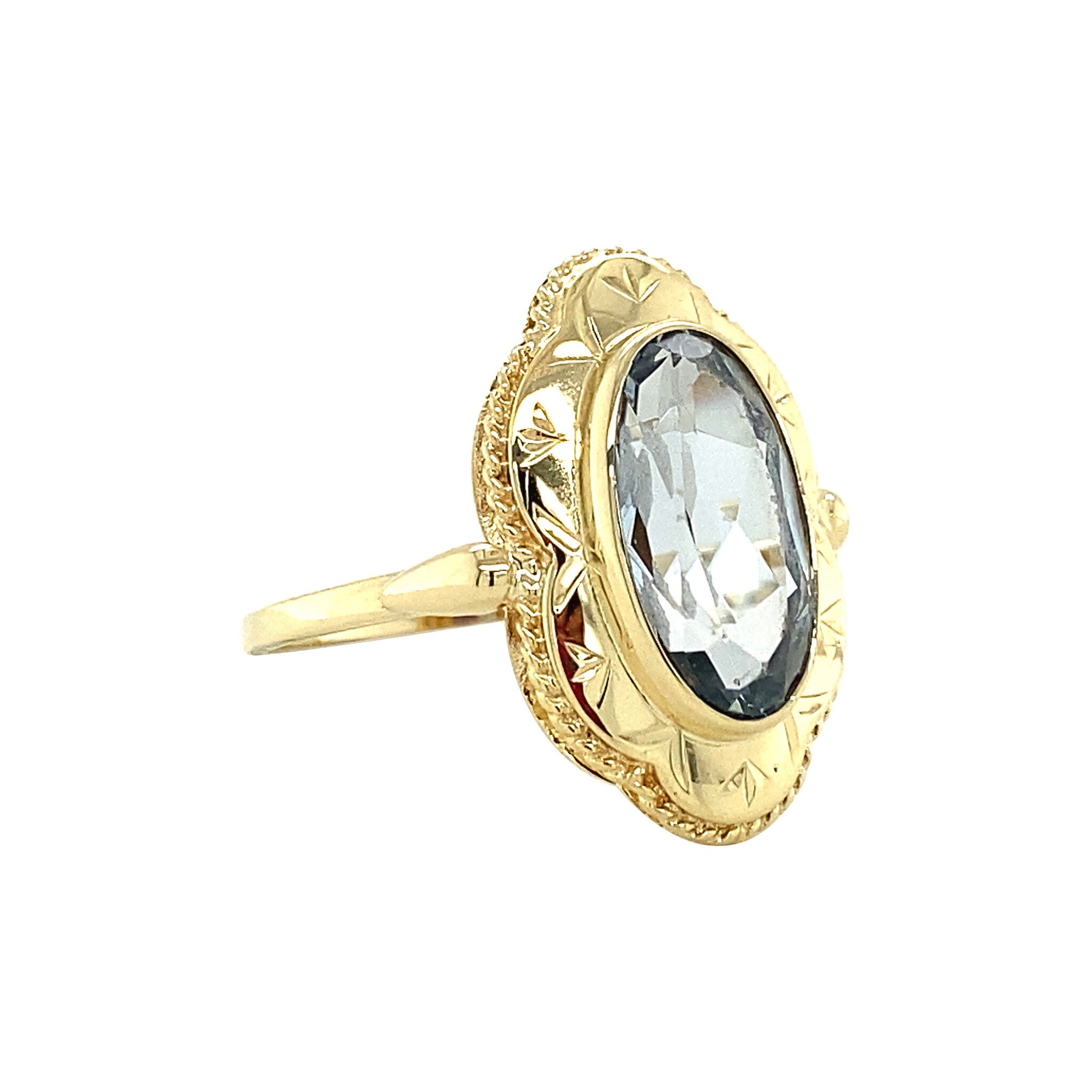 Gold ring with blue spinel 14 krt