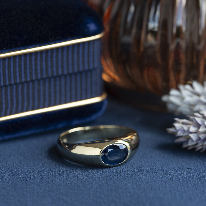 Vintage 14 kt gold ring with sapphire