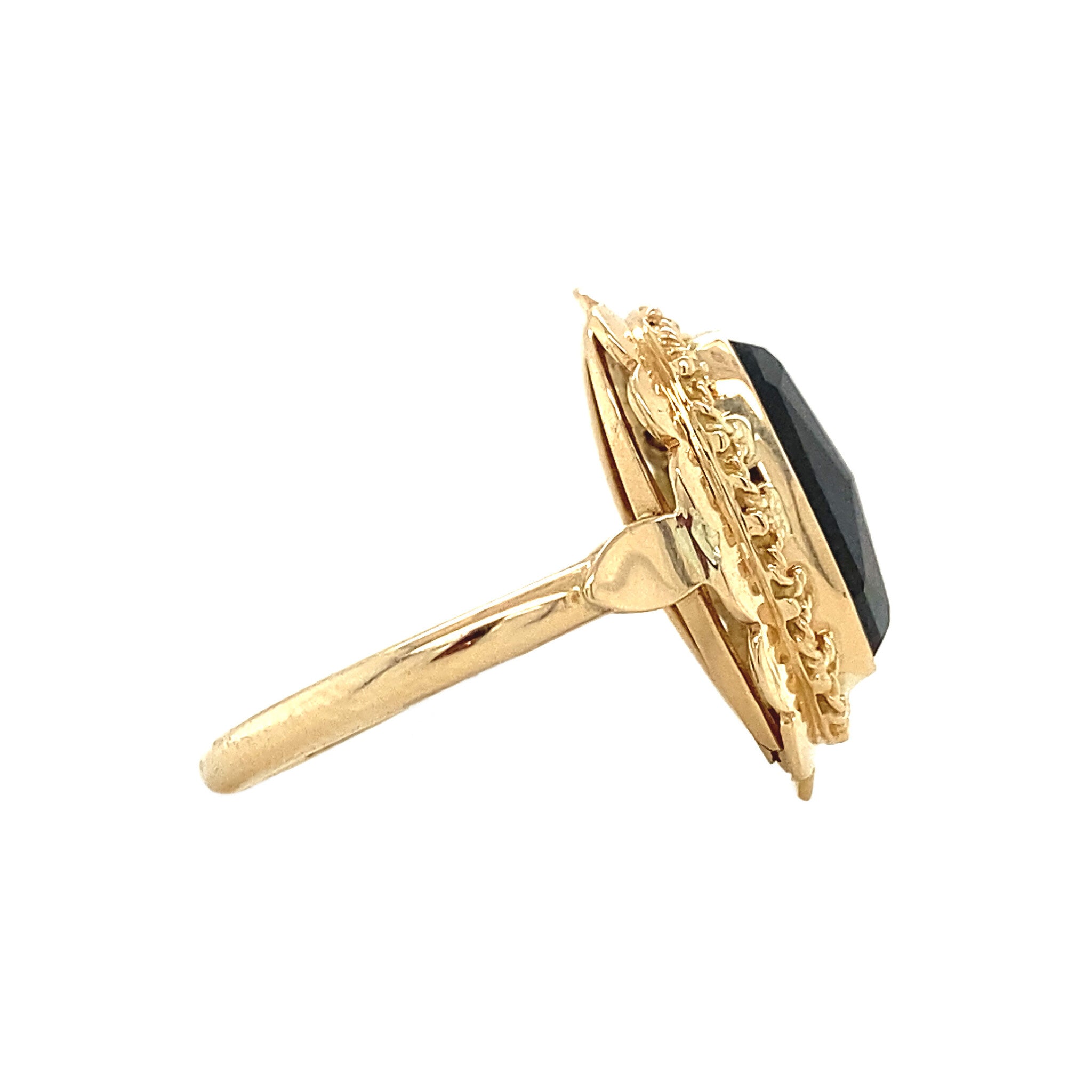 14 kt gold ring with garnet