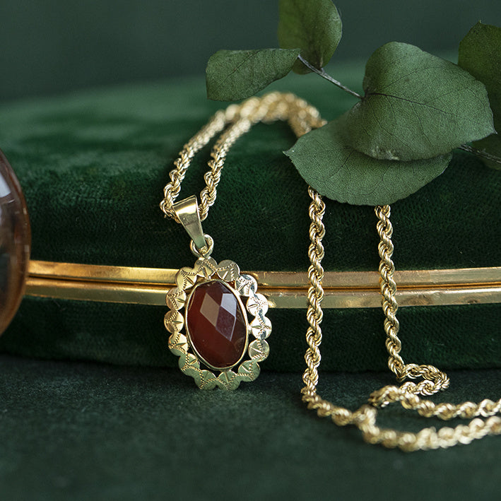 Gouden hanger met carneool 14 krt