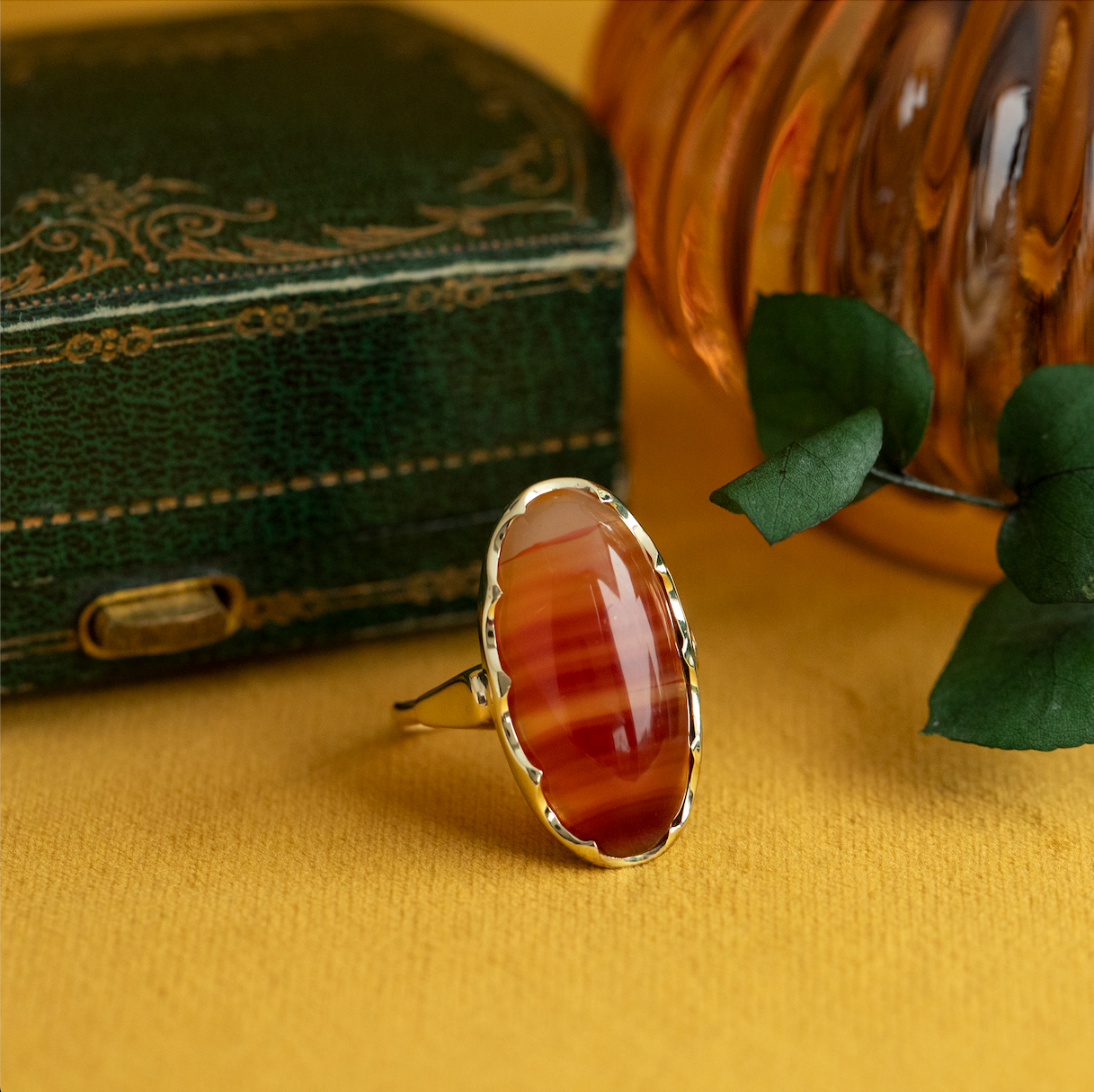 Vintage gold ring with striped agate, 14 kt