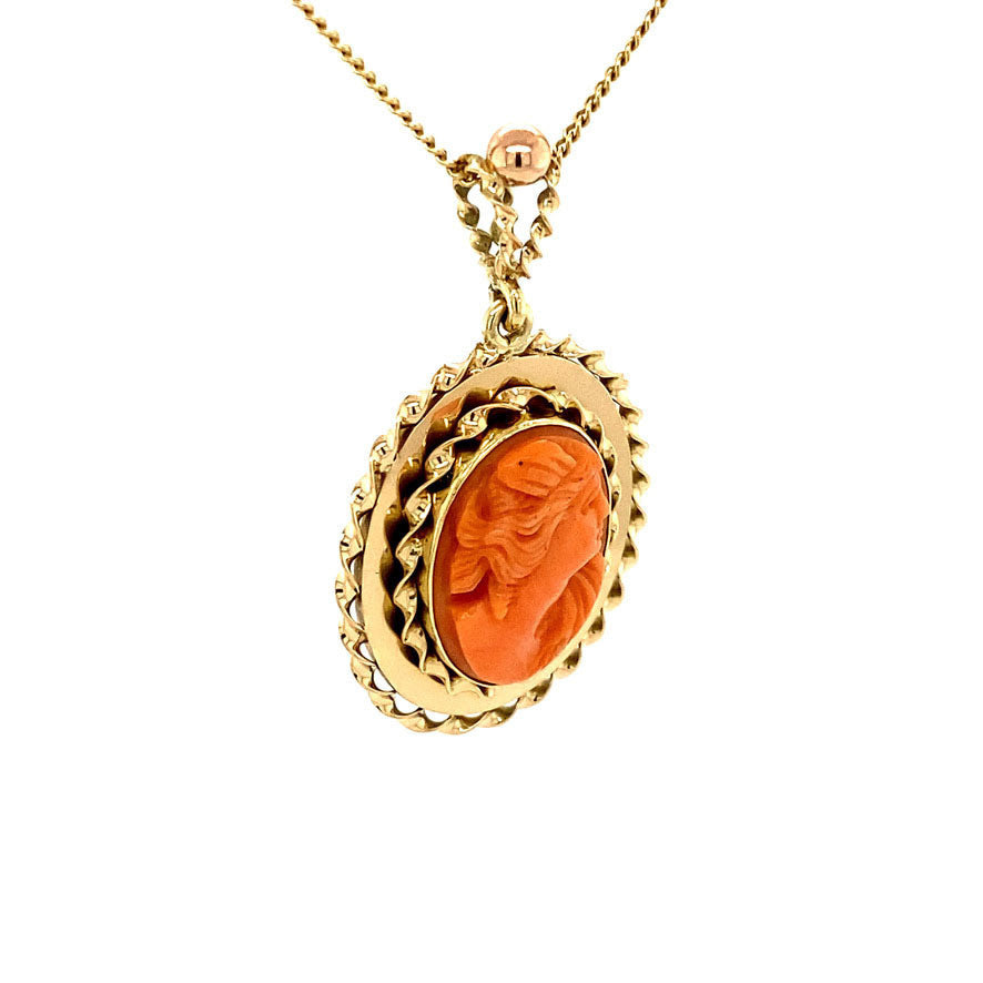 Gold pendant with blood coral 14 kt